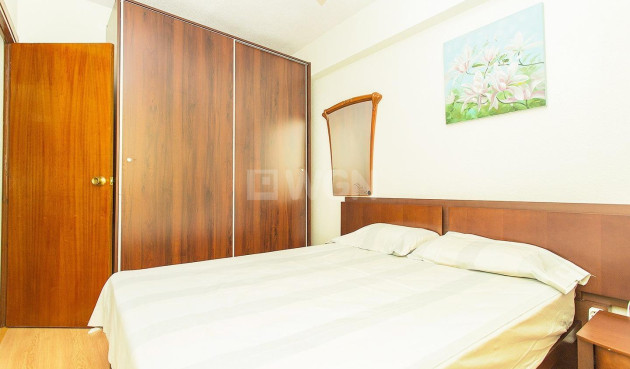 Odsprzedaż - Mieszkanie w bloku - Torrevieja - Playa del Cura