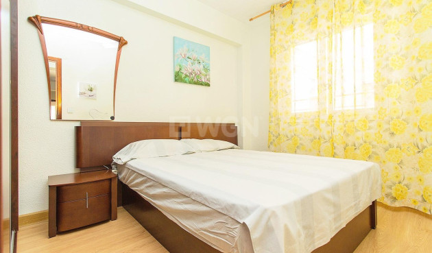 Odsprzedaż - Mieszkanie w bloku - Torrevieja - Playa del Cura
