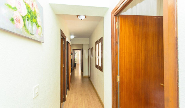 Odsprzedaż - Mieszkanie w bloku - Torrevieja - Playa del Cura