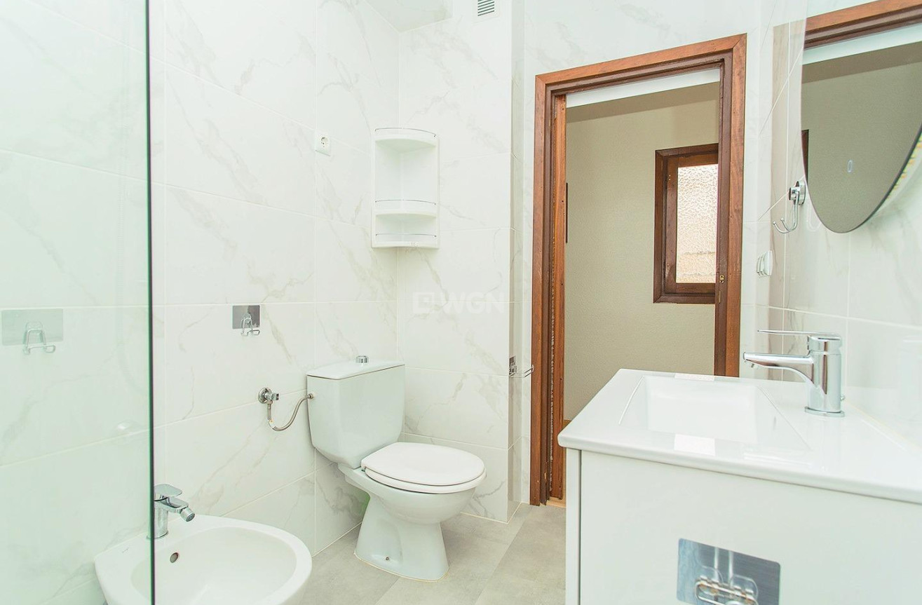 Odsprzedaż - Mieszkanie w bloku - Torrevieja - Playa del Cura