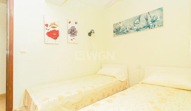 Odsprzedaż - Mieszkanie w bloku - Torrevieja - Playa del Cura