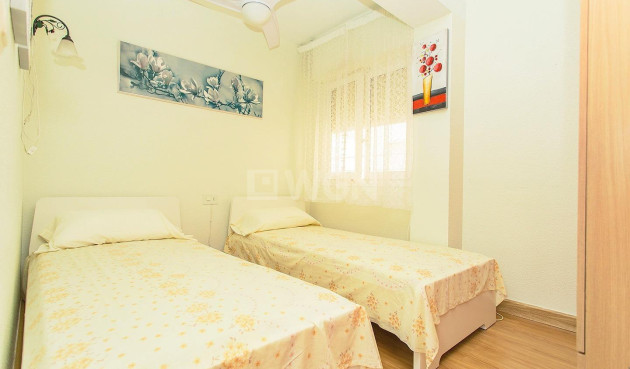 Odsprzedaż - Mieszkanie w bloku - Torrevieja - Playa del Cura
