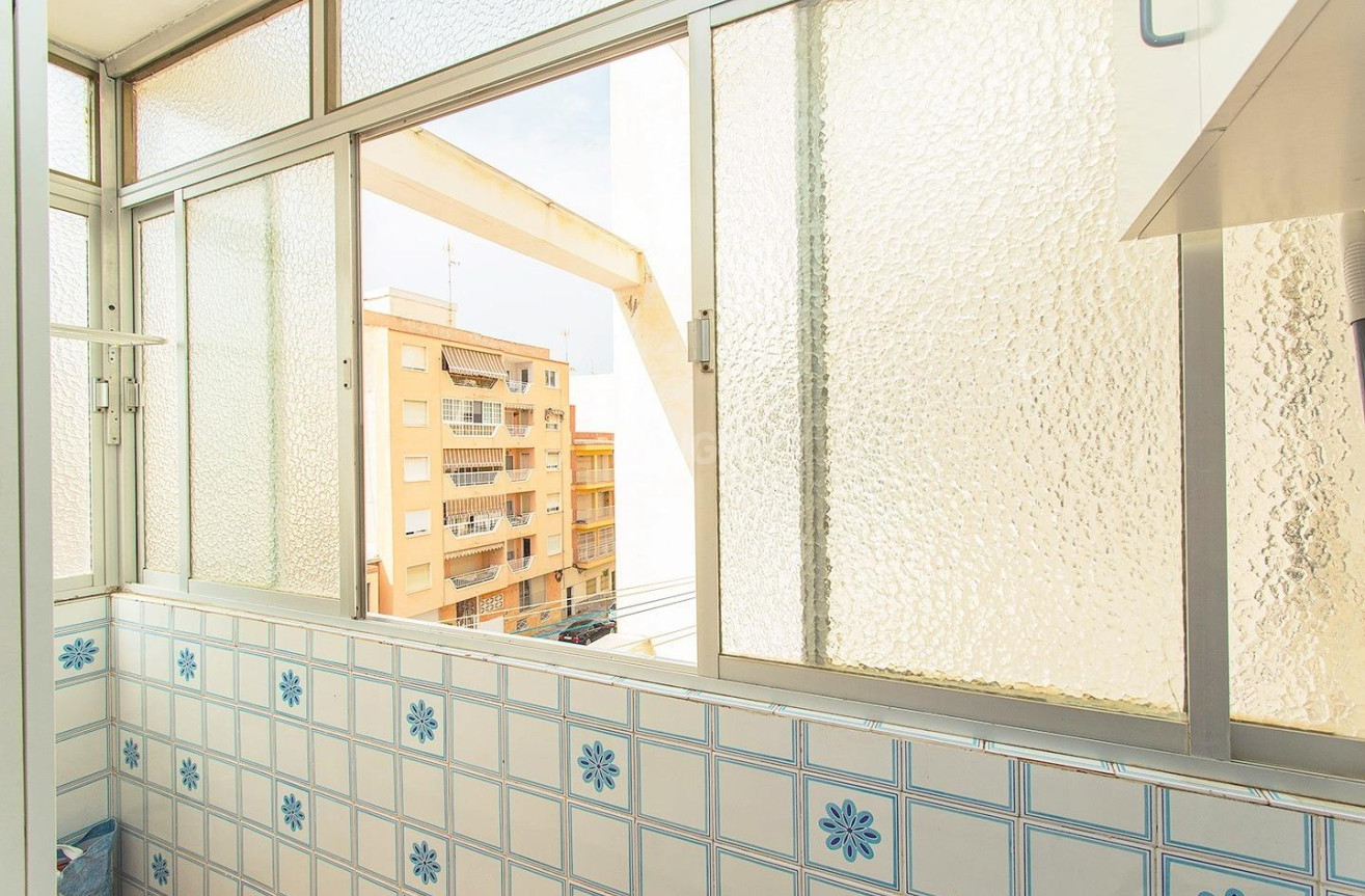 Odsprzedaż - Mieszkanie w bloku - Torrevieja - Playa del Cura