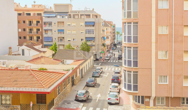 Odsprzedaż - Mieszkanie w bloku - Torrevieja - Playa del Cura