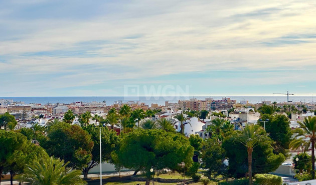 Odsprzedaż - Mieszkanie w bloku - Torrevieja - Playa del Cura