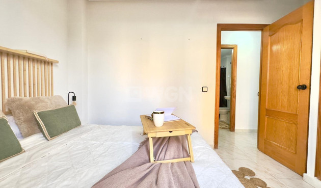 Odsprzedaż - Mieszkanie w bloku - Torrevieja - Playa del Cura