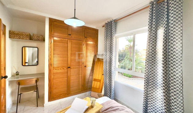 Odsprzedaż - Mieszkanie w bloku - Torrevieja - Playa del Cura