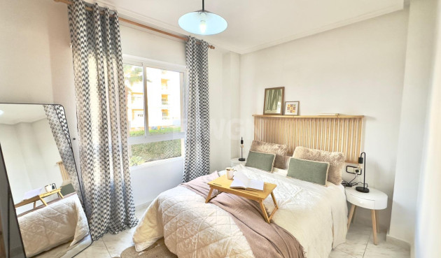 Odsprzedaż - Mieszkanie w bloku - Torrevieja - Playa del Cura