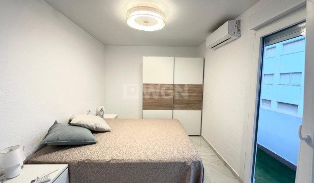 Odsprzedaż - Mieszkanie w bloku - Torrevieja - Playa del Cura