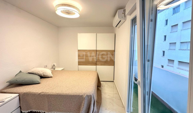 Odsprzedaż - Mieszkanie w bloku - Torrevieja - Playa del Cura