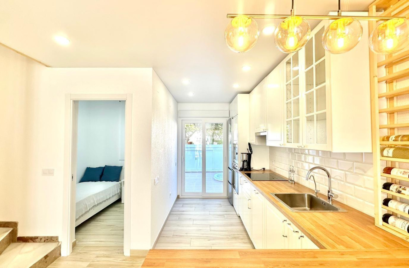 Odsprzedaż - Kamienica - Torrevieja - Estacion De Autobuses