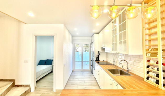 Odsprzedaż - Kamienica - Torrevieja - Estacion De Autobuses