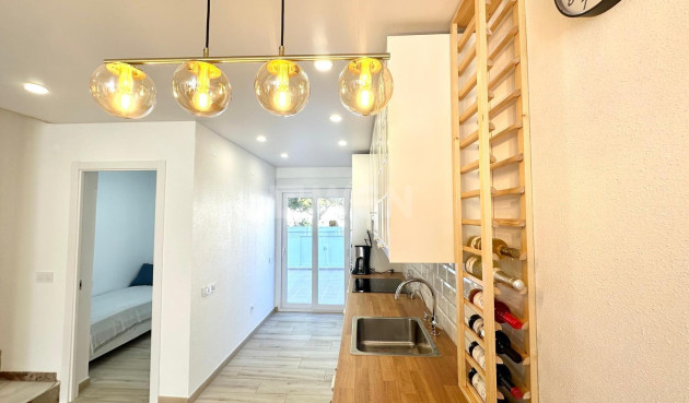 Odsprzedaż - Kamienica - Torrevieja - Estacion De Autobuses