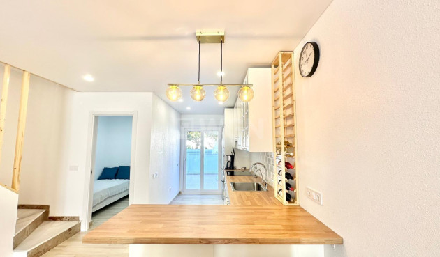 Odsprzedaż - Kamienica - Torrevieja - Estacion De Autobuses