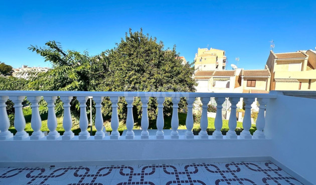 Odsprzedaż - Kamienica - Torrevieja - Estacion De Autobuses