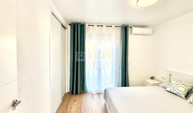 Odsprzedaż - Kamienica - Torrevieja - Estacion De Autobuses