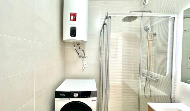 Odsprzedaż - Kamienica - Torrevieja - Estacion De Autobuses