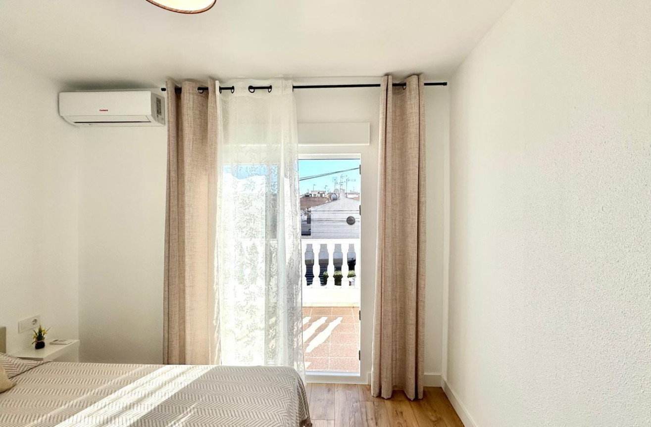 Odsprzedaż - Kamienica - Torrevieja - Estacion De Autobuses