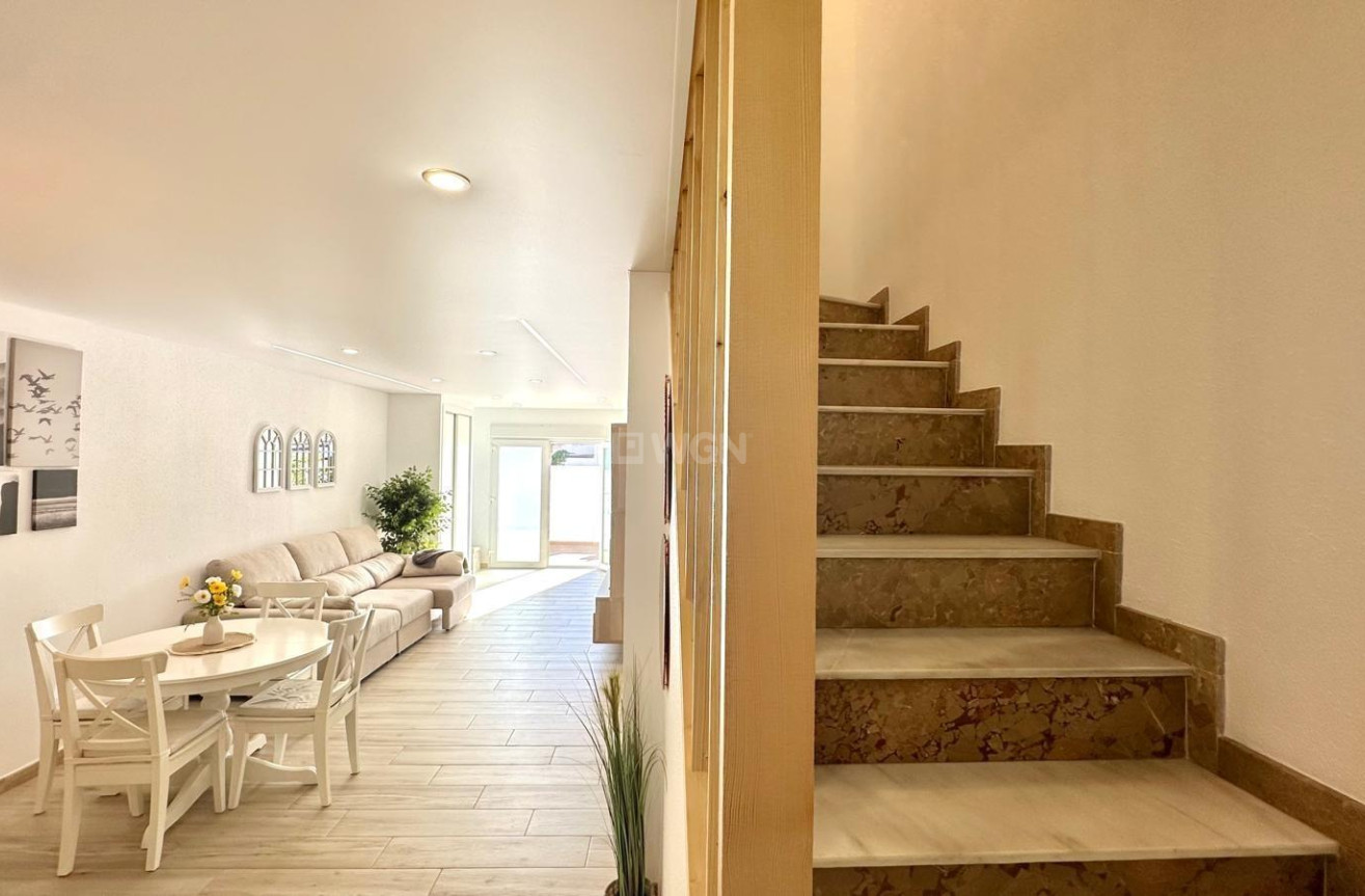 Odsprzedaż - Kamienica - Torrevieja - Estacion De Autobuses