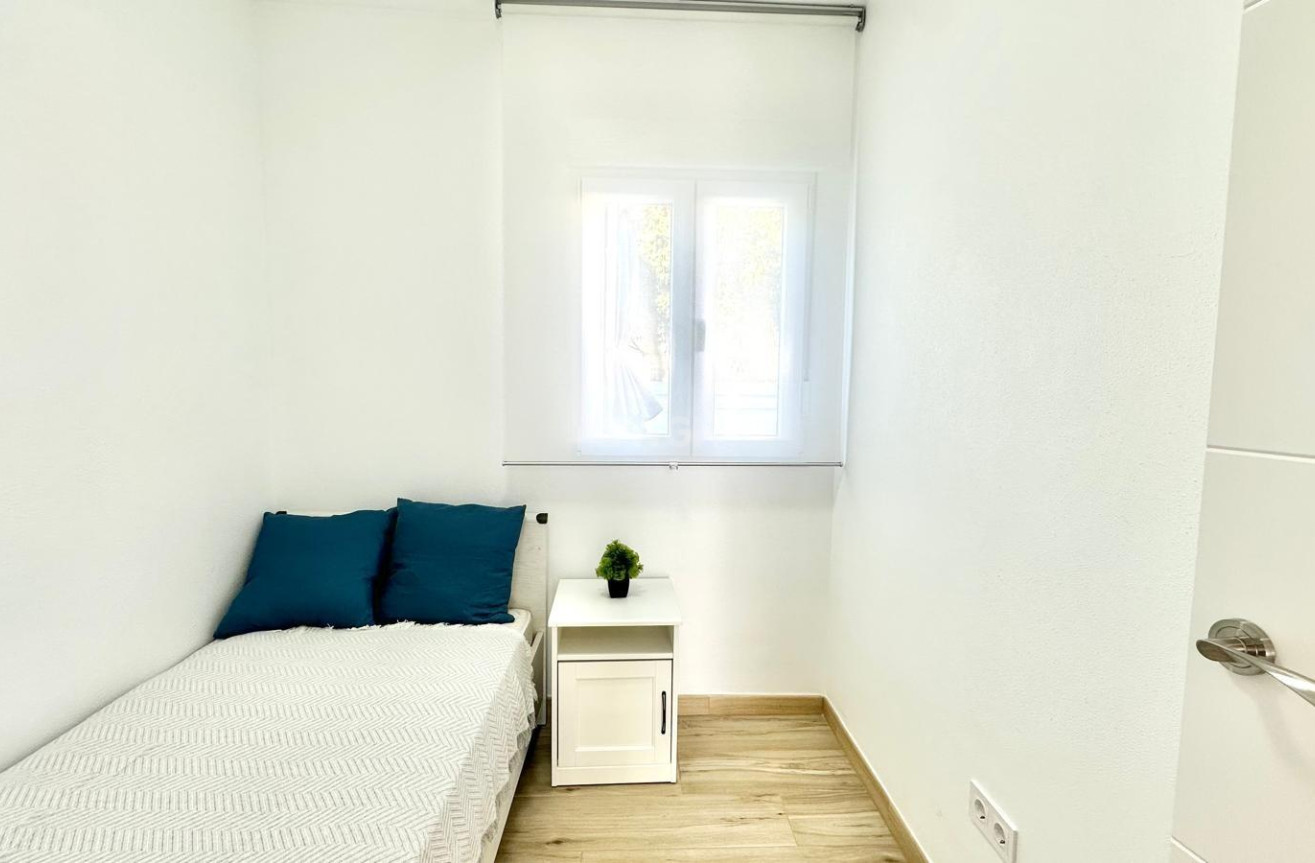 Odsprzedaż - Kamienica - Torrevieja - Estacion De Autobuses