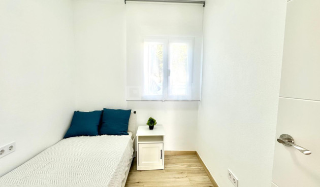 Odsprzedaż - Kamienica - Torrevieja - Estacion De Autobuses