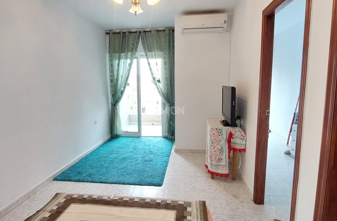 Odsprzedaż - Mieszkanie w bloku - Torrevieja - Estacion De Autobuses