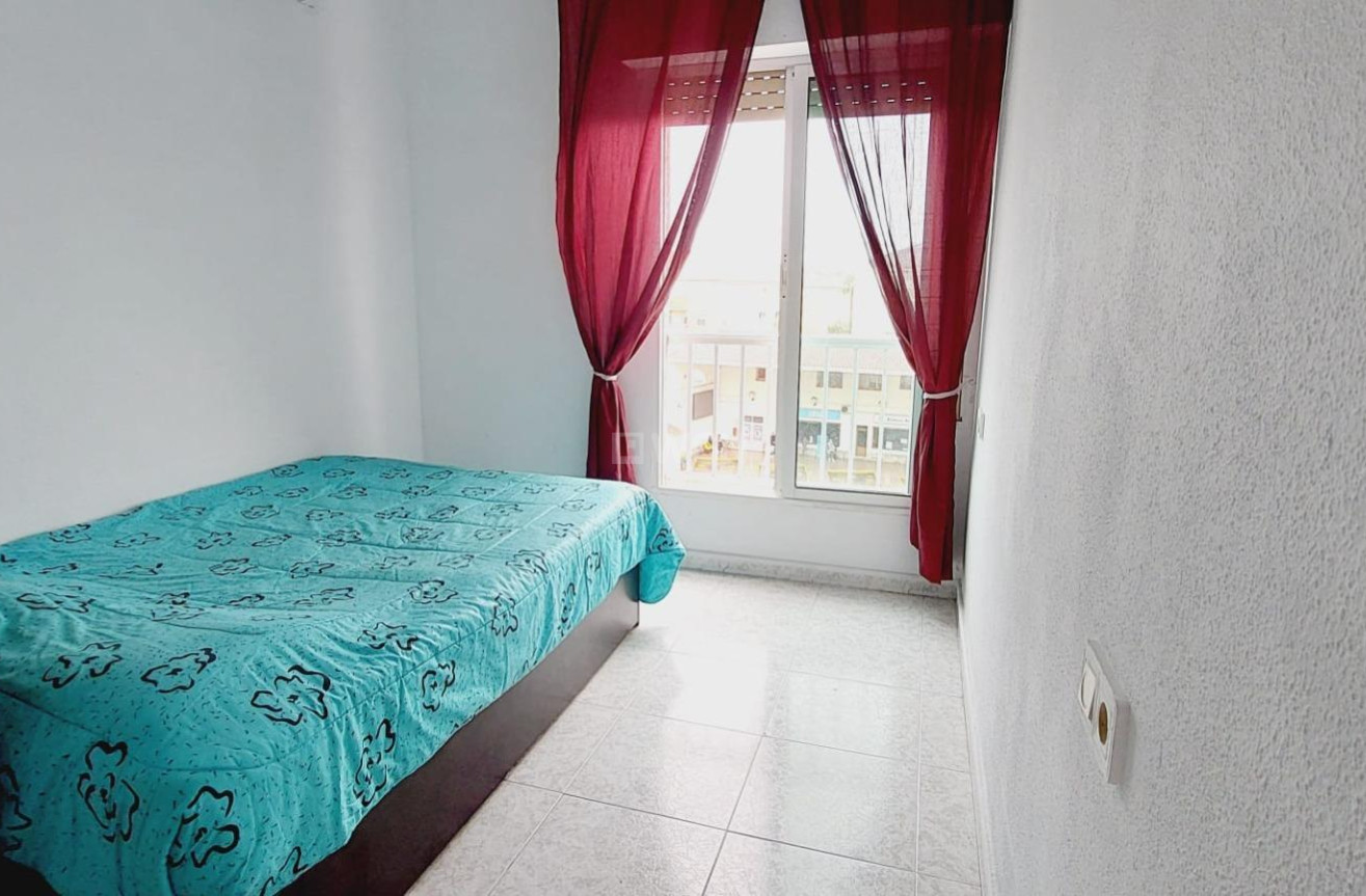 Odsprzedaż - Mieszkanie w bloku - Torrevieja - Estacion De Autobuses