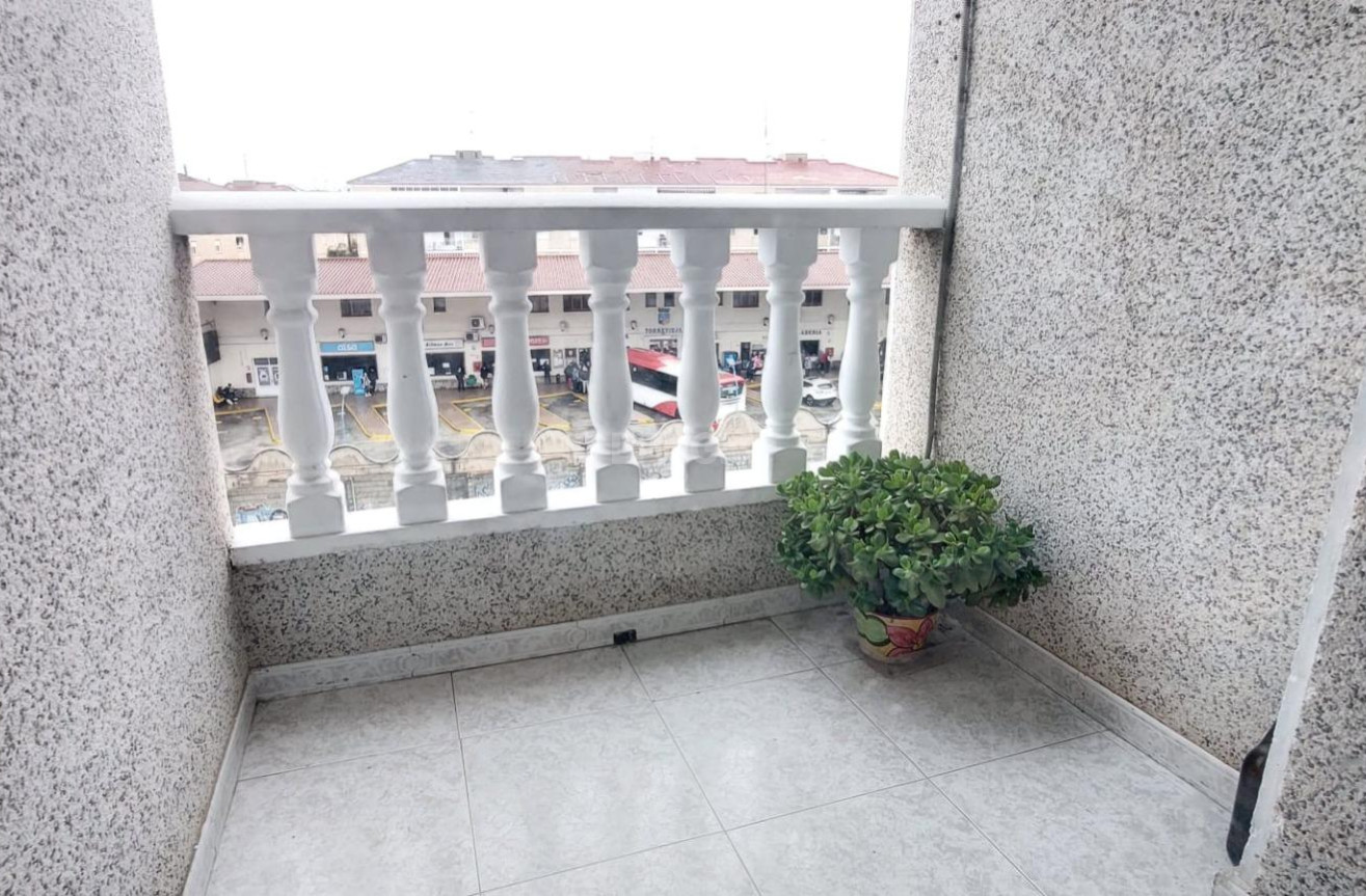 Odsprzedaż - Mieszkanie w bloku - Torrevieja - Estacion De Autobuses