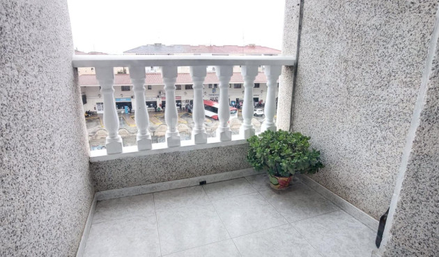 Odsprzedaż - Mieszkanie w bloku - Torrevieja - Estacion De Autobuses