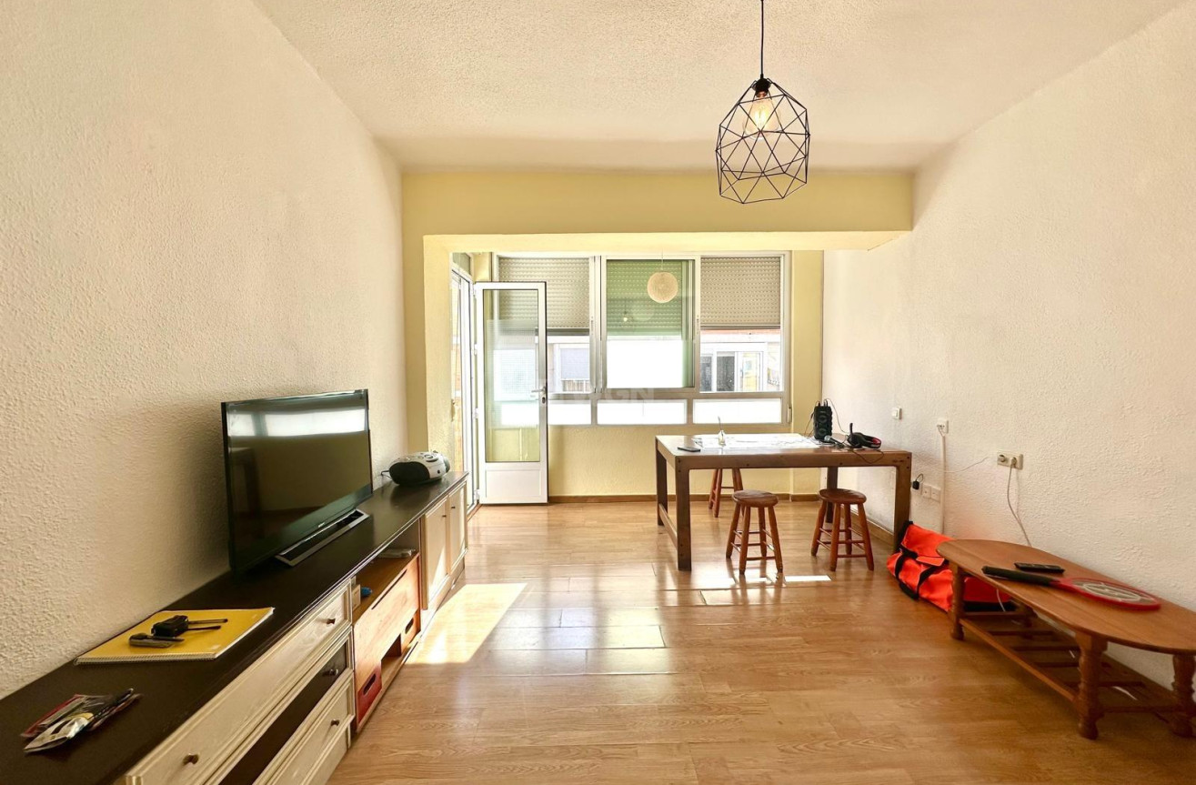 Odsprzedaż - Mieszkanie w bloku - Torrevieja - Estacion De Autobuses