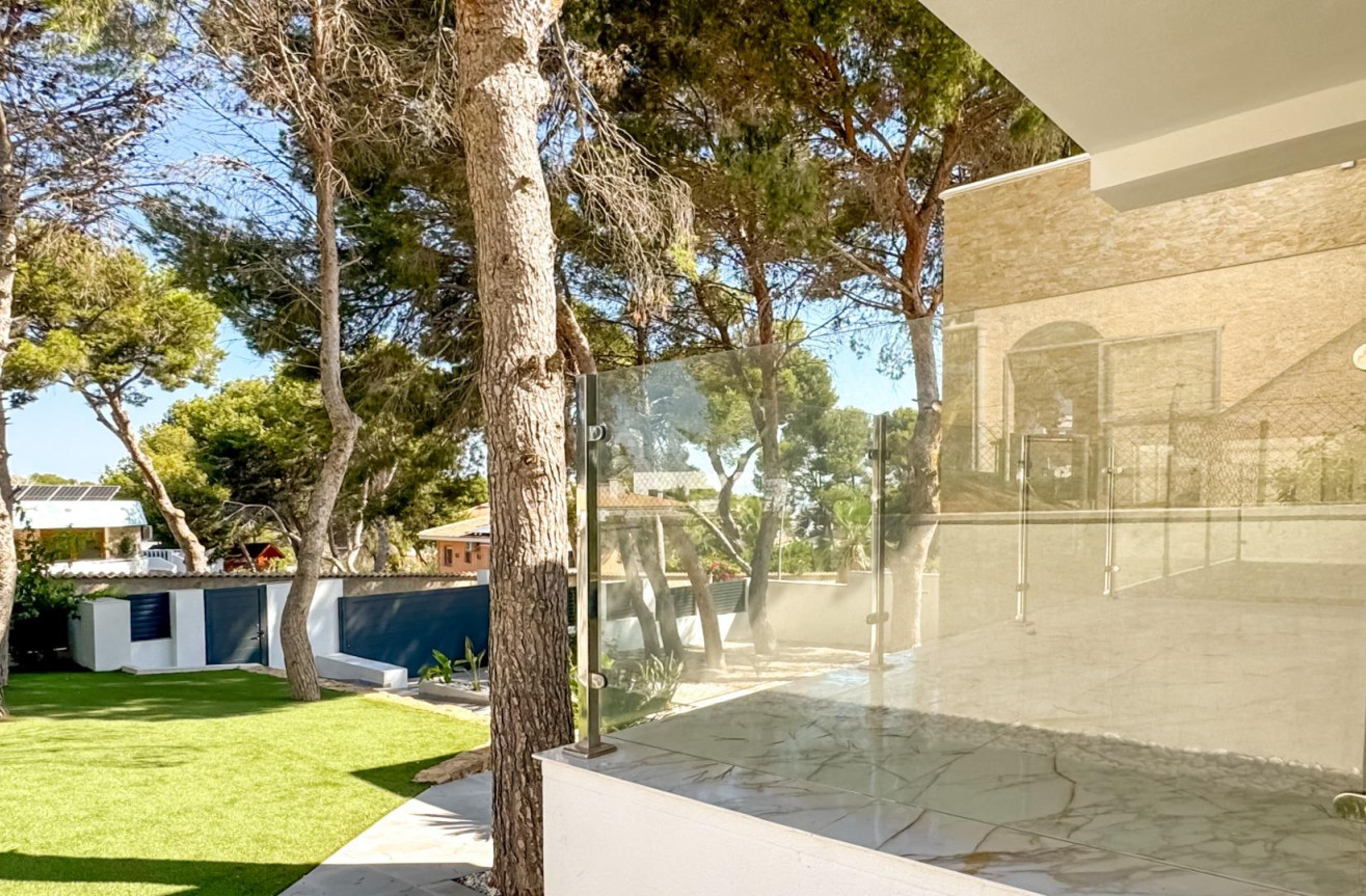 Resale - Villa - Torrevieja - Los Balcones - Los Altos del Edén