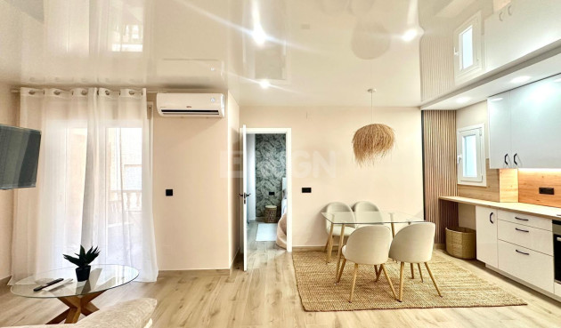 Resale - Apartment / flat - Torrevieja - Centro