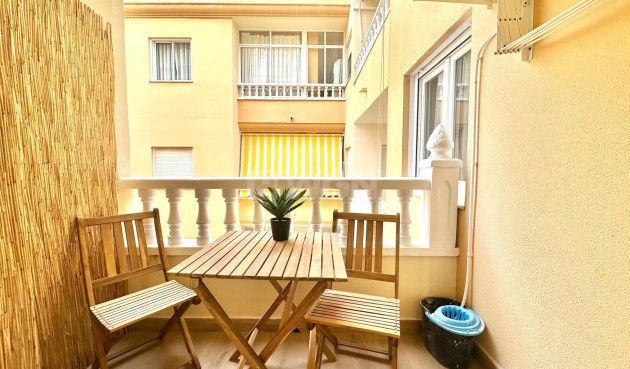 Resale - Apartment / flat - Torrevieja - Centro