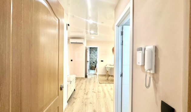 Resale - Apartment / flat - Torrevieja - Centro