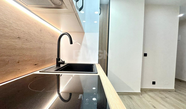 Resale - Apartment / flat - Torrevieja - Centro