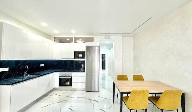 Odsprzedaż - Mieszkanie w bloku - Torrevieja - Playa del Cura