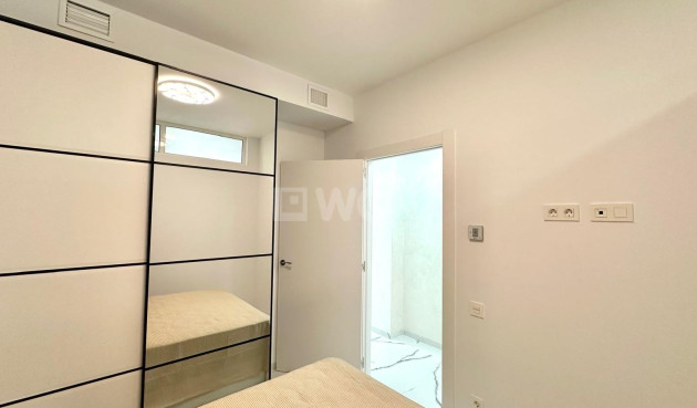 Odsprzedaż - Mieszkanie w bloku - Torrevieja - Playa del Cura