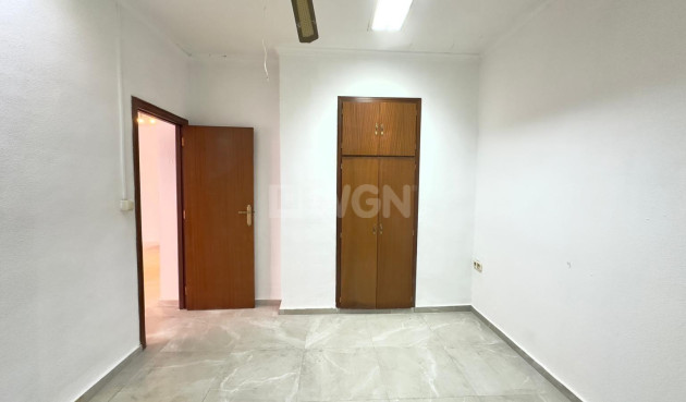 Resale - Apartment / flat - Torrevieja - Centro