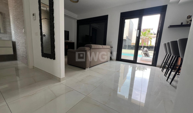 Odsprzedaż - Villa - Orihuela Costa - Lomas de Cabo Roig