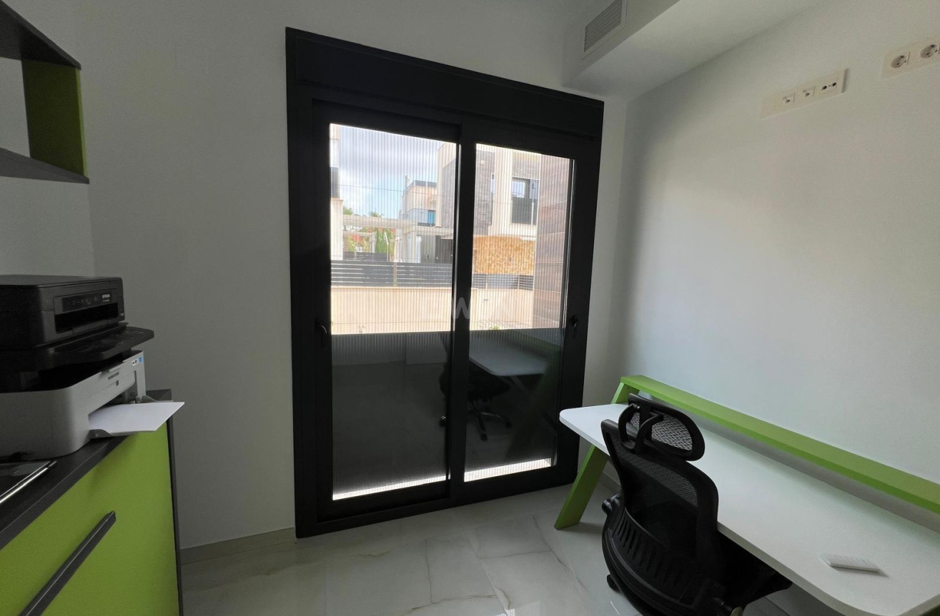 Odsprzedaż - Villa - Orihuela Costa - Lomas de Cabo Roig