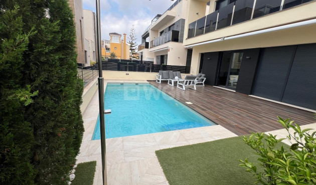 Odsprzedaż - Villa - Orihuela Costa - Lomas de Cabo Roig