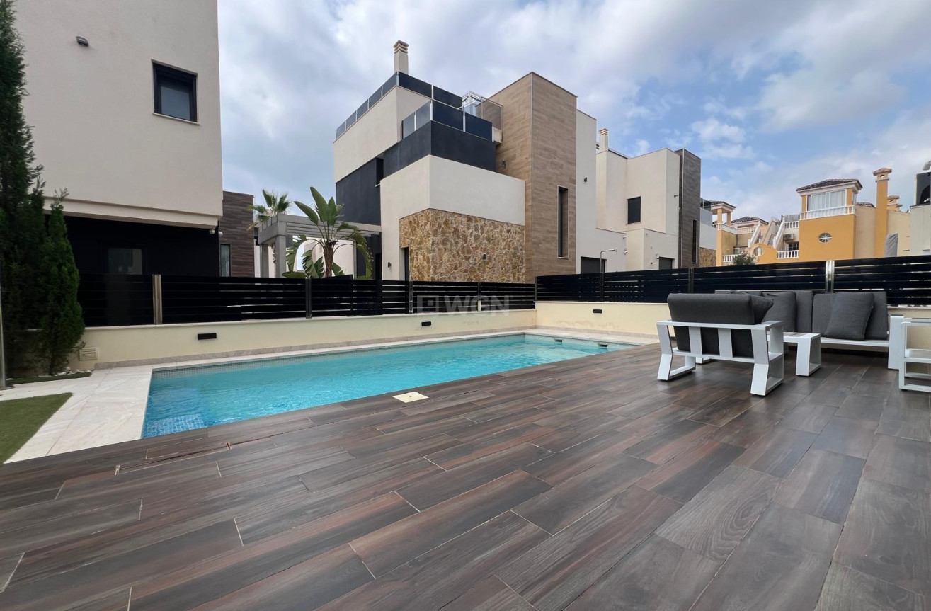 Odsprzedaż - Villa - Orihuela Costa - Lomas de Cabo Roig