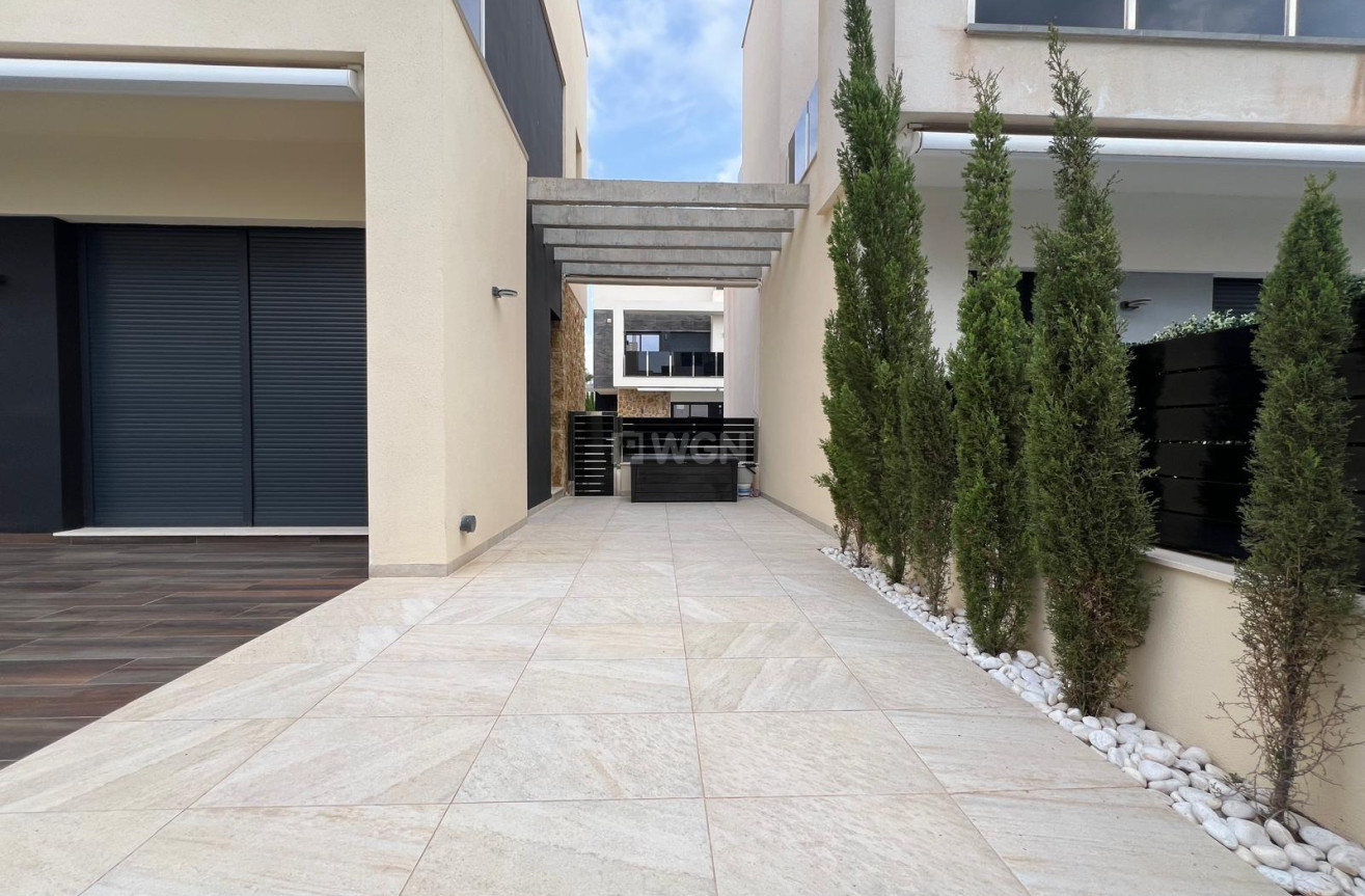 Odsprzedaż - Villa - Orihuela Costa - Lomas de Cabo Roig