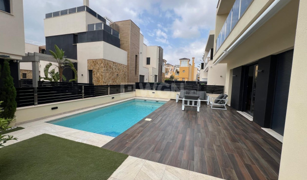 Odsprzedaż - Villa - Orihuela Costa - Lomas de Cabo Roig