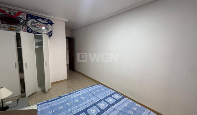 Odsprzedaż - Mieszkanie w bloku - Torrevieja - Playa del Cura