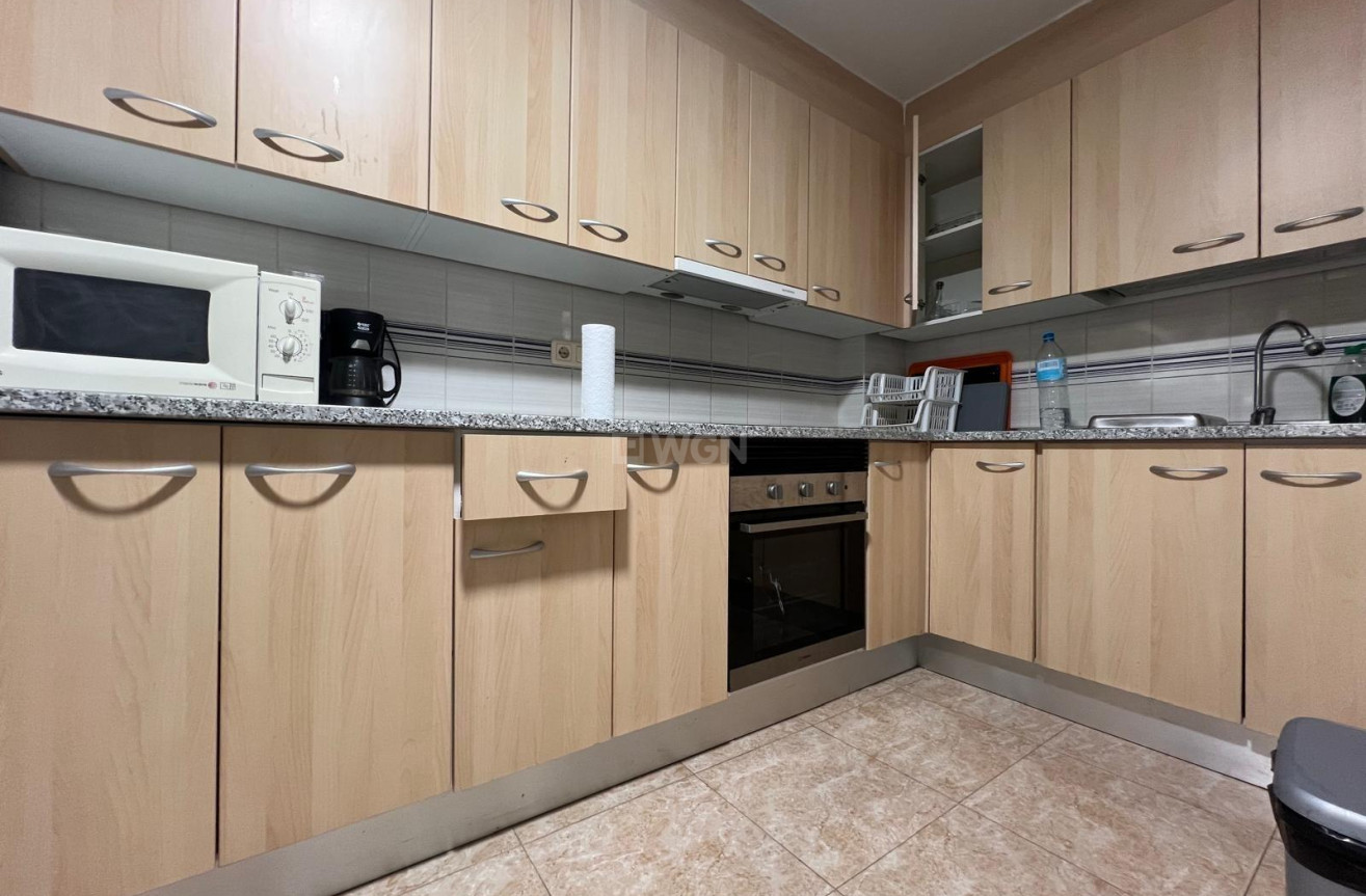 Odsprzedaż - Mieszkanie w bloku - Torrevieja - Playa del Cura