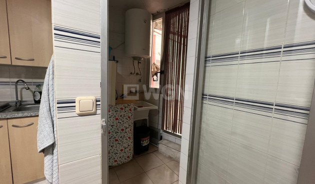 Odsprzedaż - Mieszkanie w bloku - Torrevieja - Playa del Cura