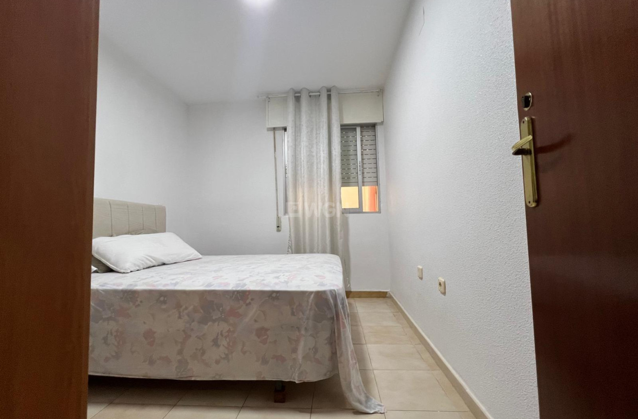 Odsprzedaż - Mieszkanie w bloku - Torrevieja - Playa del Cura