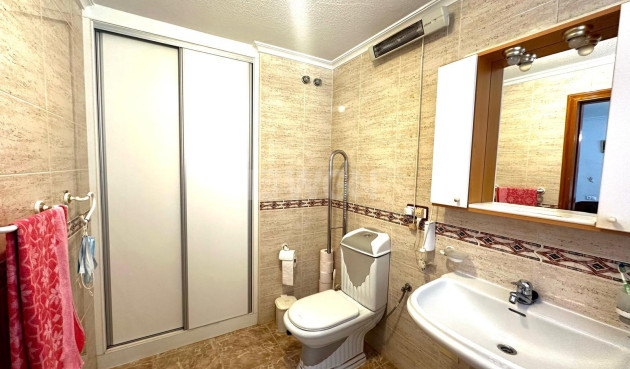 Odsprzedaż - Mieszkanie w bloku - Torrevieja - Playa del Cura