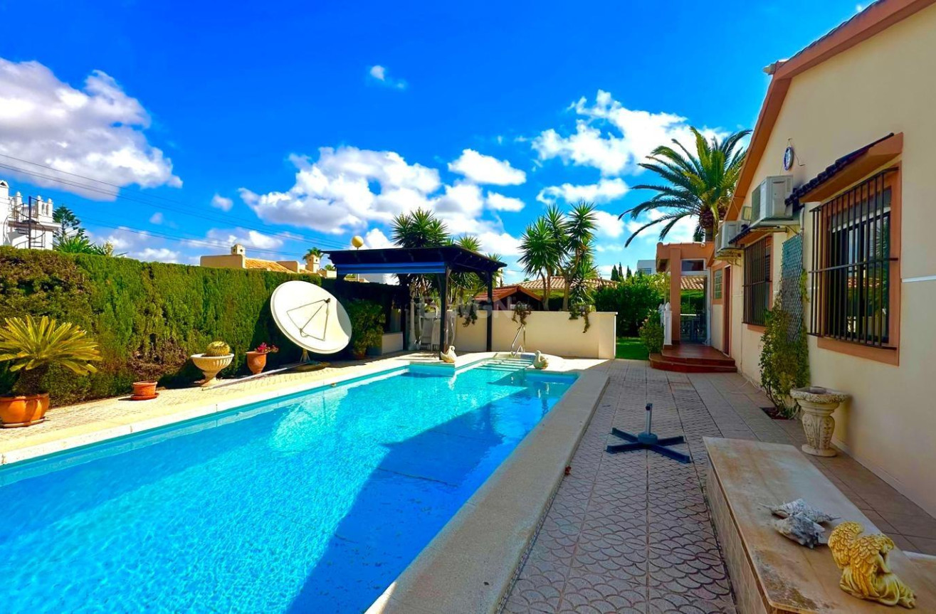 Odsprzedaż - Villa - Cabo Roig - Costa Blanca